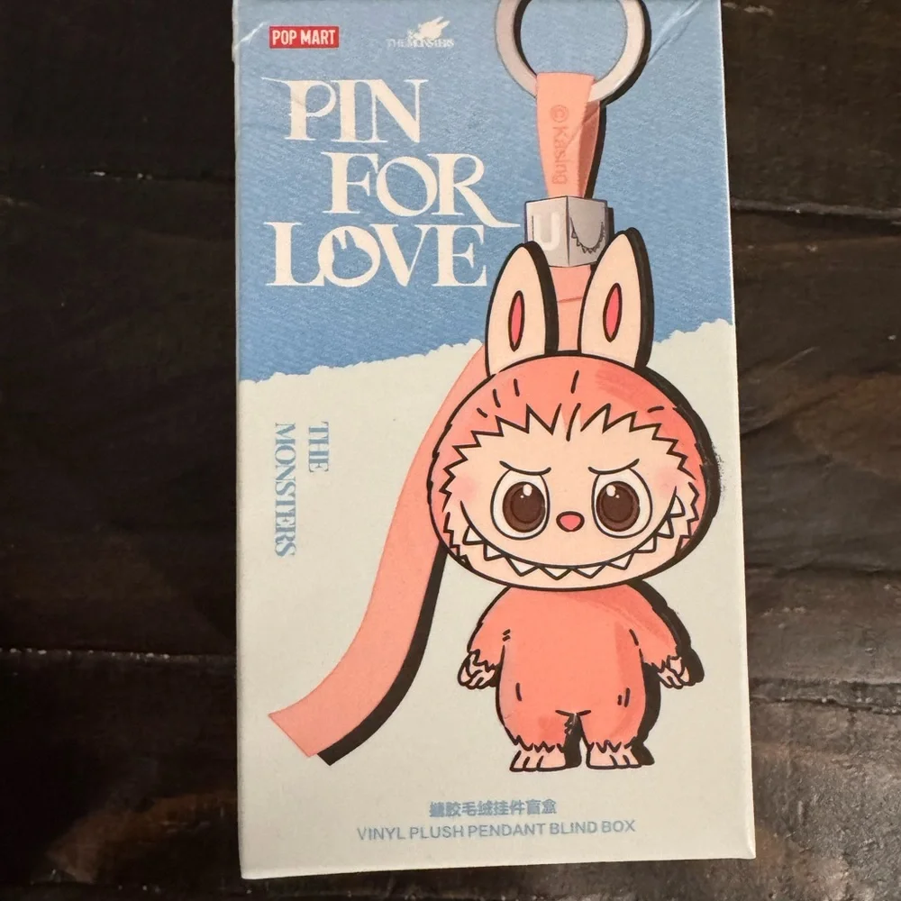 Pop Mart Labubu Pin For Love Keychain - X - Red - Picture 2 of 8